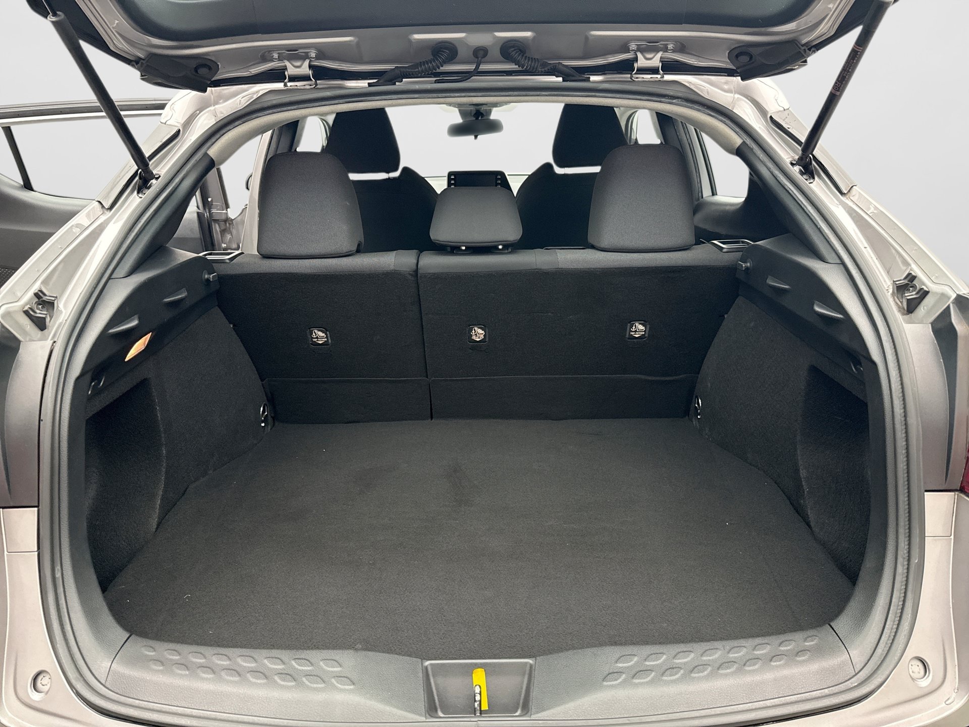 Used 2020 Toyota C-HR LE FWD image 18