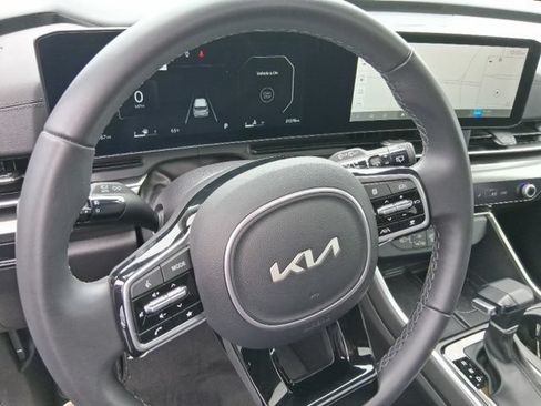 Used 2025 Kia Carnival SX FWD image 18