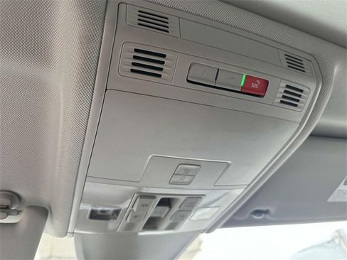 Certified 2022 Volkswagen Tiguan SE image 31