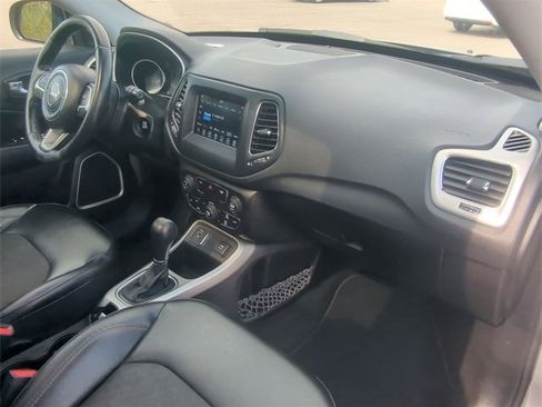 Certified 2020 Jeep Compass Latitude image 27