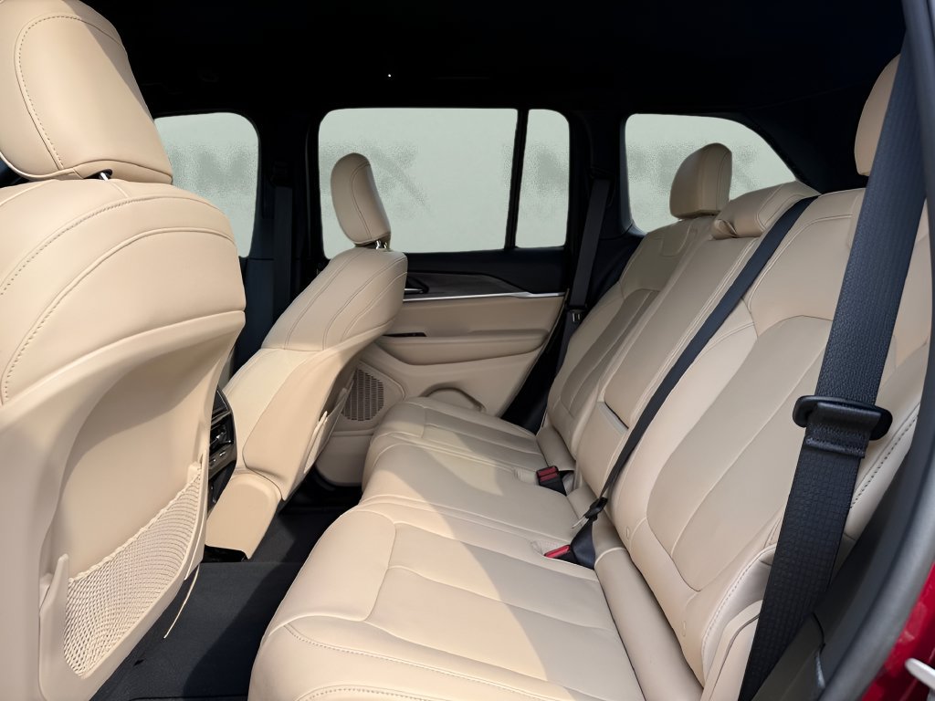Used 2023 Jeep Grand Cherokee Limited w/ Trailer Tow Prep Group (B) AWD/4WD image 28