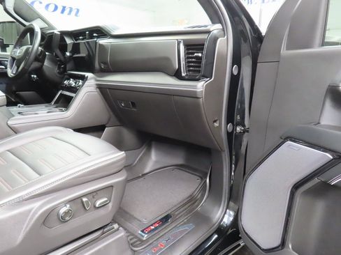 Used 2025 GMC Sierra 2500 AT4X image 35