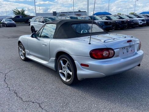 Used 2003 MAZDA MX-5 Miata RWD image 4