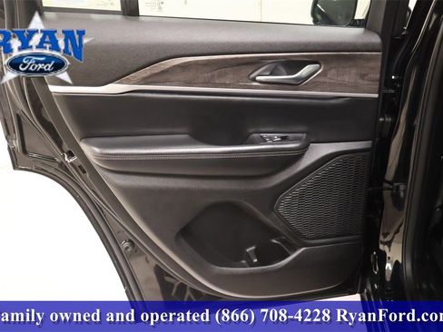 Used 2024 Jeep Grand Cherokee Limited image 11