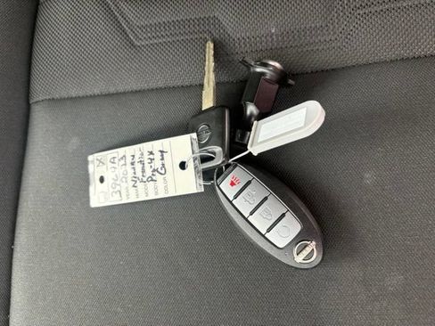 Used 2023 Nissan Frontier PRO-4X w/ Technology Package AWD/4WD image 6