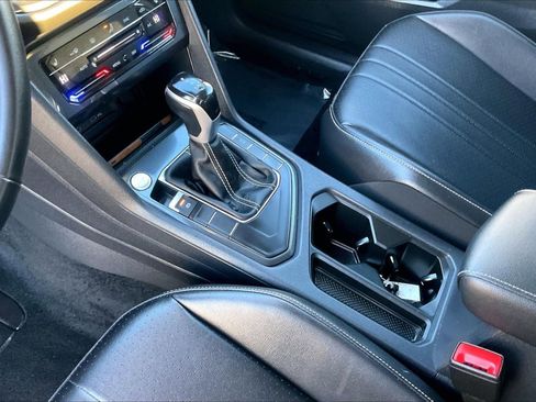 Used 2024 Volkswagen Tiguan SE image 14