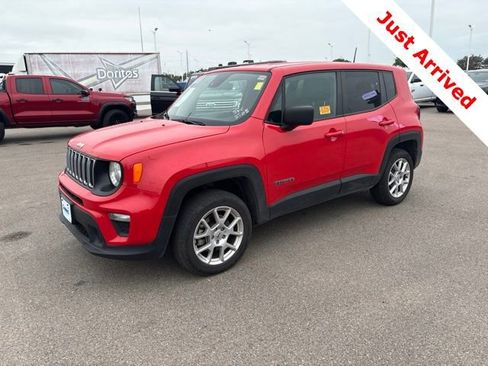Used 2023 Jeep Renegade Latitude AWD/4WD image 3