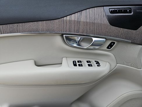 Certified 2023 Volvo XC90 B6 Plus image 12
