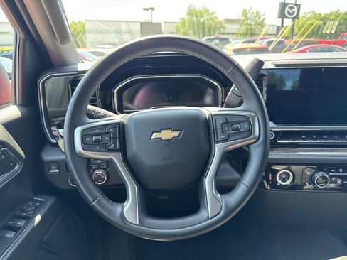 Used 2023 Chevrolet Silverado 1500 LT AWD/4WD image 14