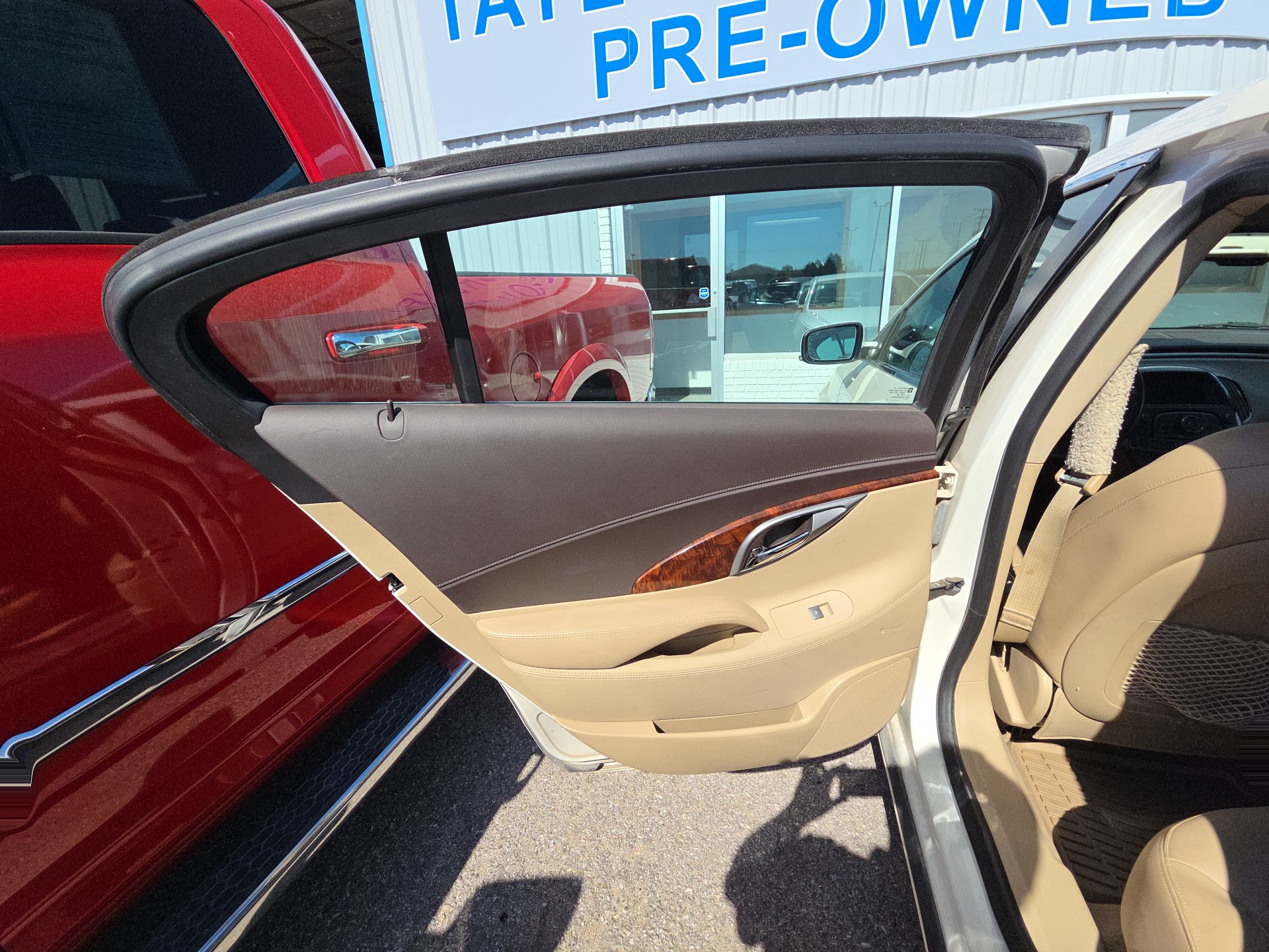 Used 2013 Buick LaCrosse Leather w/ Entertainment Package FWD image 12