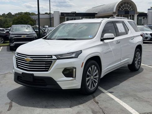 Used 2023 Chevrolet Traverse Premier FWD image 7