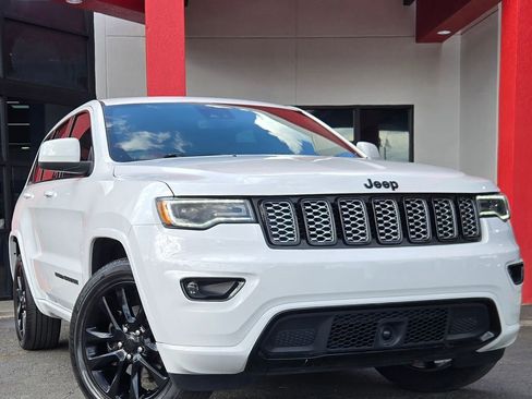 Used 2020 Jeep Grand Cherokee Altitude image 11