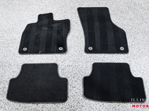 Used 2019 Volkswagen Golf R 4-Door image 32