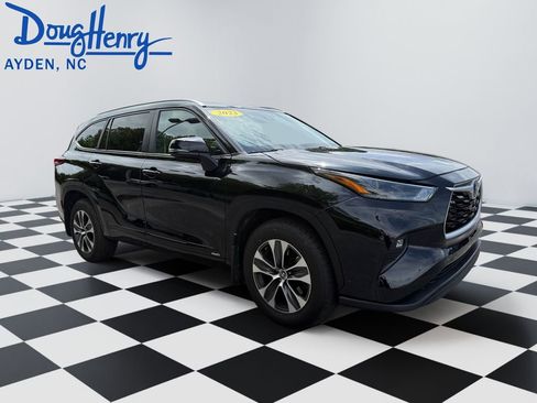Used 2023 Toyota Highlander XLE AWD/4WD image 7