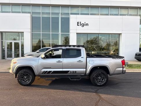 Used 2017 Toyota Tacoma SR5 w/ Tow Package RWD image 8