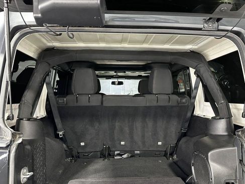 Used 2014 Jeep Wrangler Unlimited Rubicon w/ Connectivity Group AWD/4WD image 38