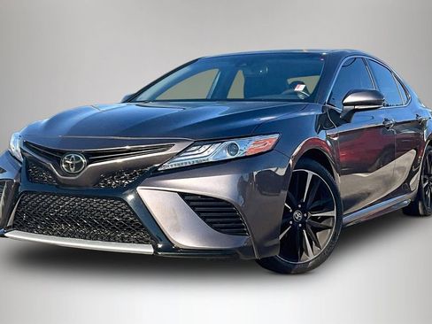 Used 2020 Toyota Camry XSE image 2