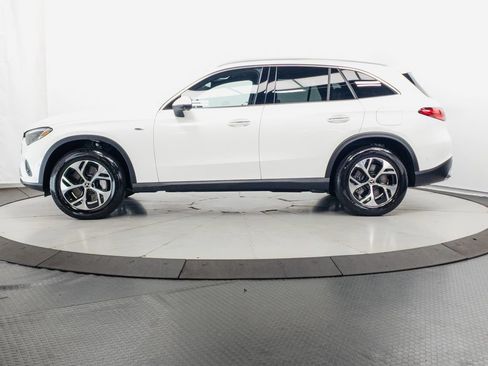 Used 2025 Mercedes-Benz GLC 350e 4MATIC image 4