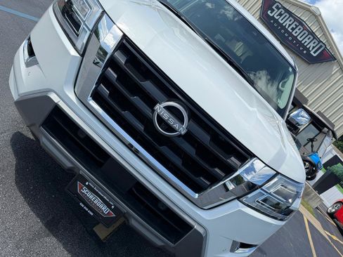 Used 2022 Nissan Armada Platinum w/ Captain's Chairs Package AWD/4WD image 9