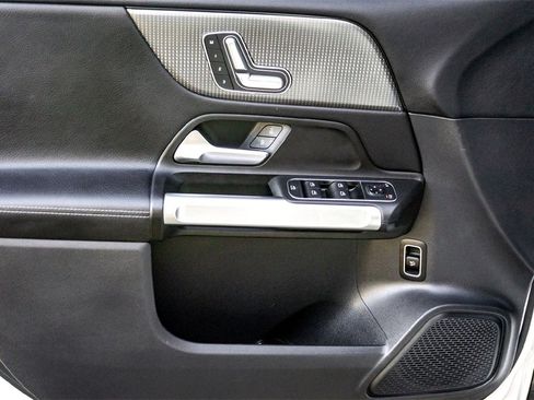 Used 2023 Mercedes-Benz GLB 250 image 10