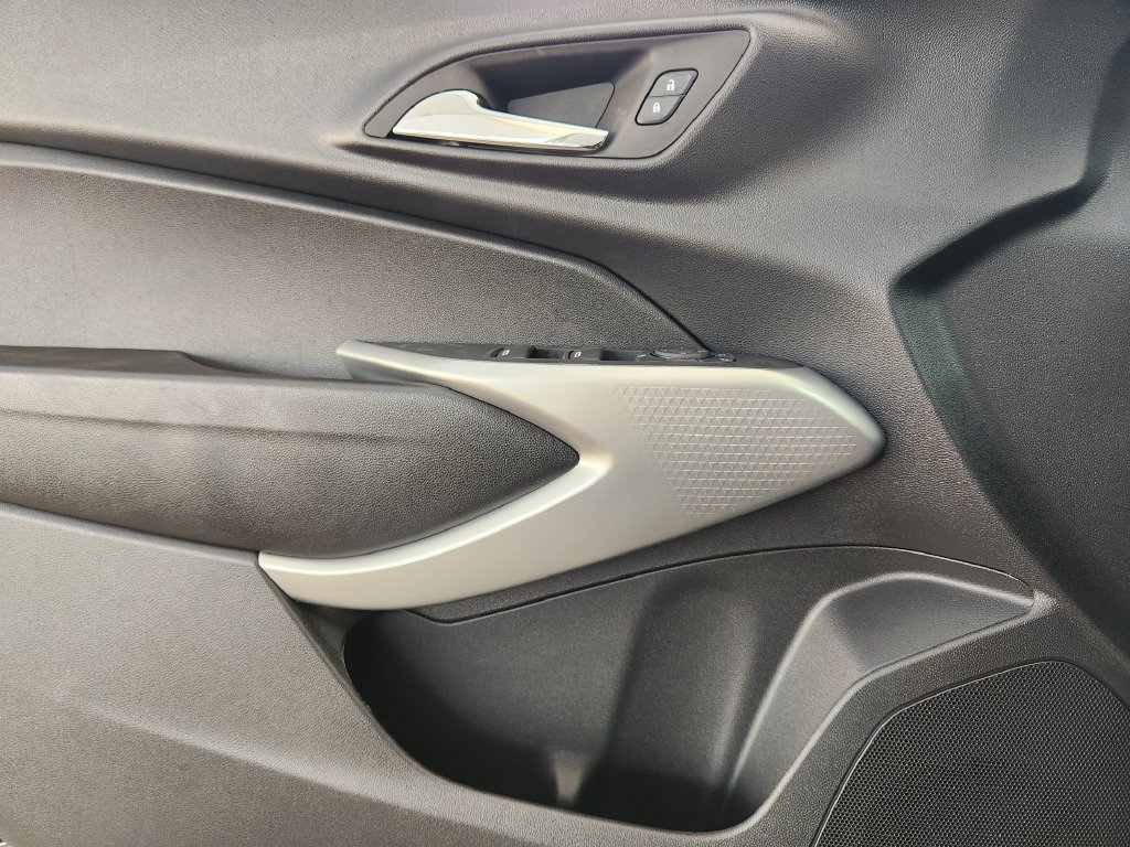 New 2026 Chevrolet Trax RS FWD image 16
