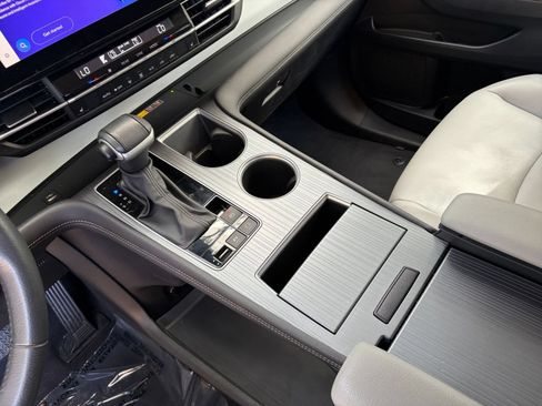 Used 2025 Toyota Sienna XLE FWD image 44
