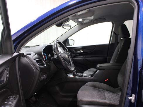 Used 2022 Chevrolet Equinox LT image 3