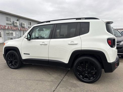 Used 2017 Jeep Renegade Altitude FWD image 4