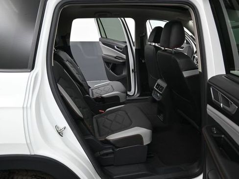 Used 2024 Volkswagen Atlas Peak Edition SE AWD/4WD image 34