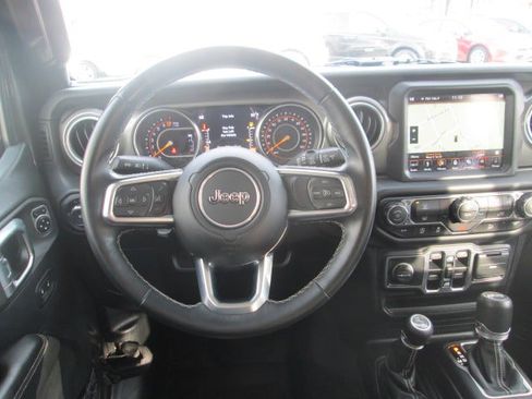 Used 2019 Jeep Wrangler Unlimited Sahara w/ Uconnect 4C Nav & Sound Group AWD/4WD image 16