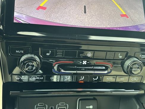 New 2025 Jeep Grand Cherokee Limited w/ Trailer Tow Package image 33