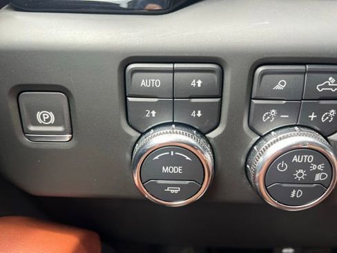 Used 2024 GMC Sierra 3500 Denali Ultimate AWD/4WD image 17