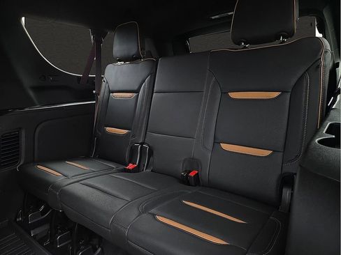 Used 2023 GMC Yukon XL AT4 w/ Technology Package image 9