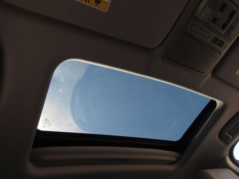 Used 2017 Honda CR-V EX-L image 8