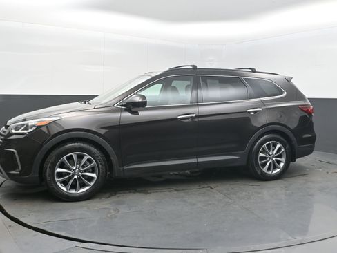 Used 2018 Hyundai Santa Fe SE image 4