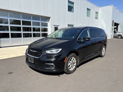 Used 2023 Chrysler Pacifica Touring-L