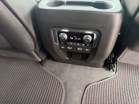 Used 2024 GMC Yukon Denali Ultimate AWD/4WD image 41
