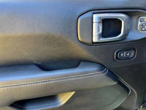 Used 2022 Jeep Wrangler Unlimited Sahara image 11