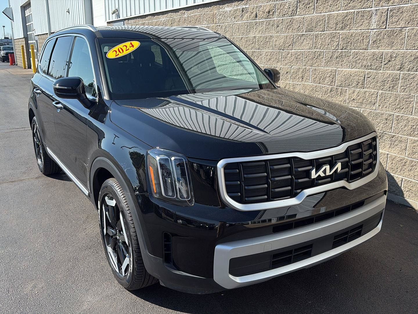 Used 2024 Kia Telluride S w/ S Sunroof Package AWD/4WD image 2