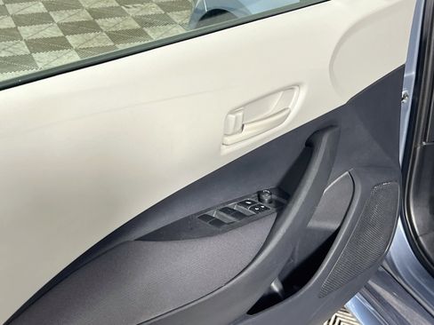 Used 2025 Toyota Corolla LE FWD image 17