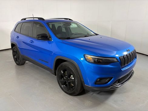 Used 2023 Jeep Cherokee Altitude Lux w/ Mopar Interior Package AWD/4WD image 2
