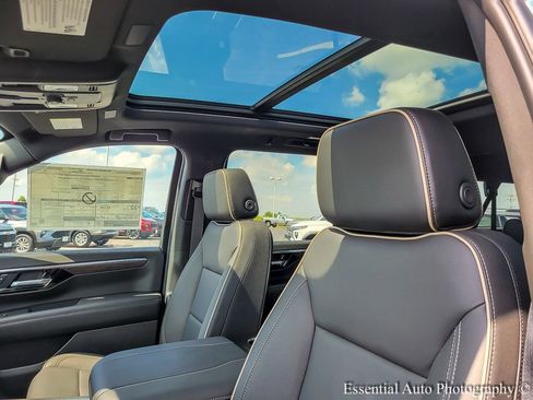 New 2025 Chevrolet Suburban Premier w/ Sun And Tow Package image 9