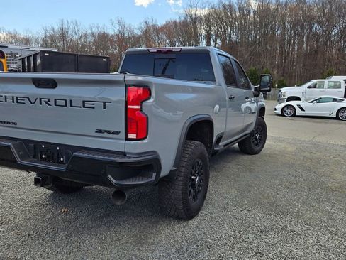 Used 2024 Chevrolet Silverado 2500 ZR2 w/ Technology Package image 7