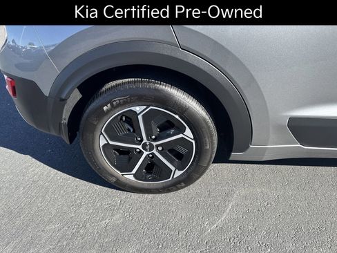 Certified 2025 Kia Niro LX image 24