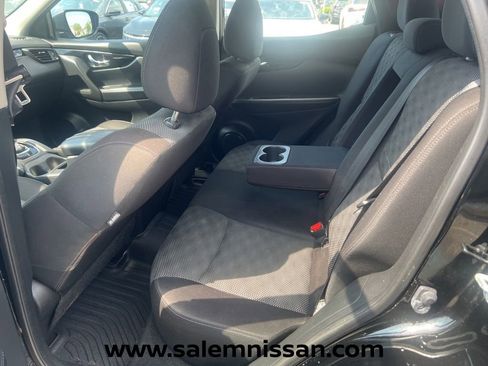 Used 2018 Nissan Rogue Sport SV AWD/4WD image 19