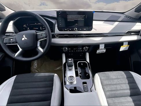 New 2026 Mitsubishi Outlander FWD image 5