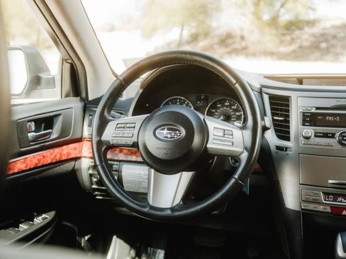 Used 2011 Subaru Outback 2.5i Limited image 32