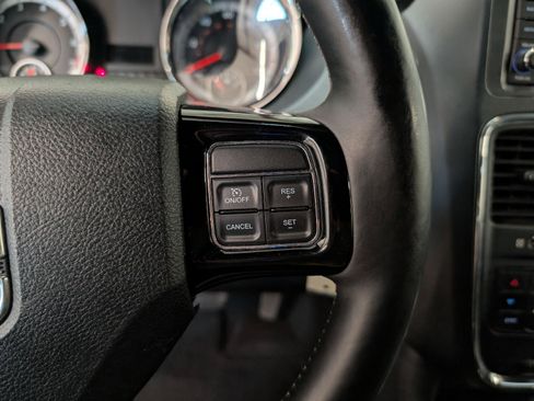 Used 2016 Dodge Grand Caravan SXT FWD image 20