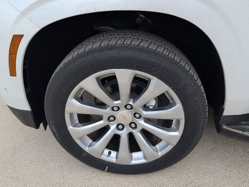 New 2025 Chevrolet Suburban Premier image 3