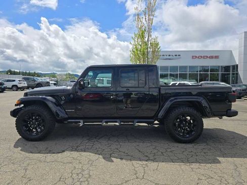 Used 2022 Jeep Gladiator High Altitude AWD/4WD image 2